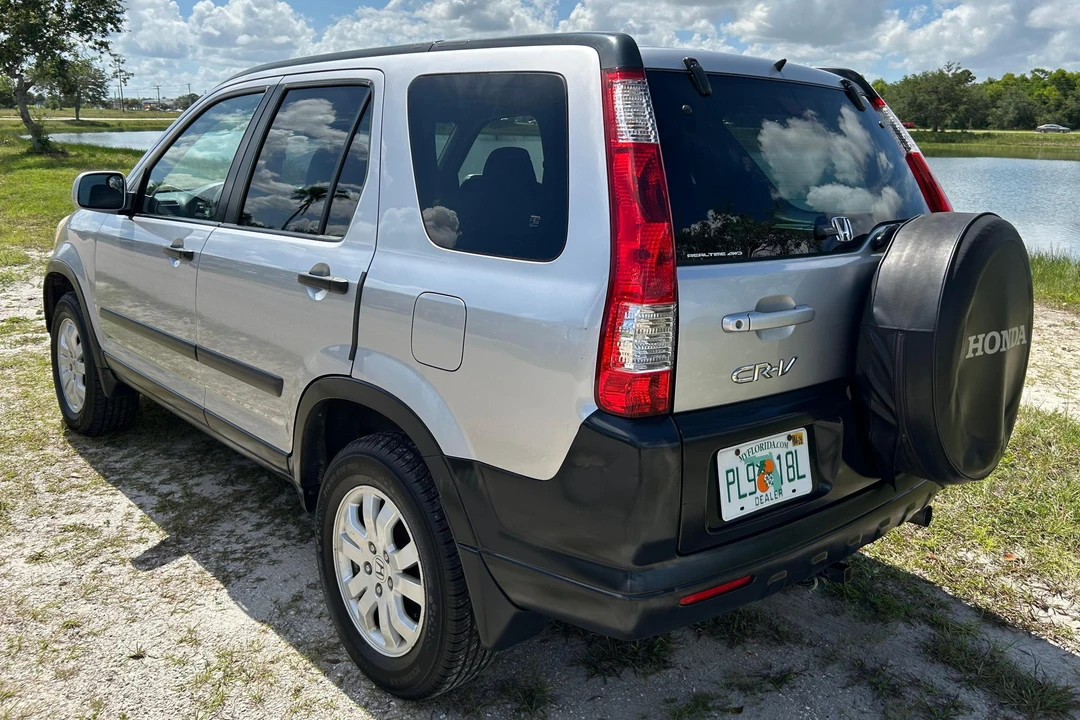 2005 Honda CR-V 2nd Gen - Image 4 of 31