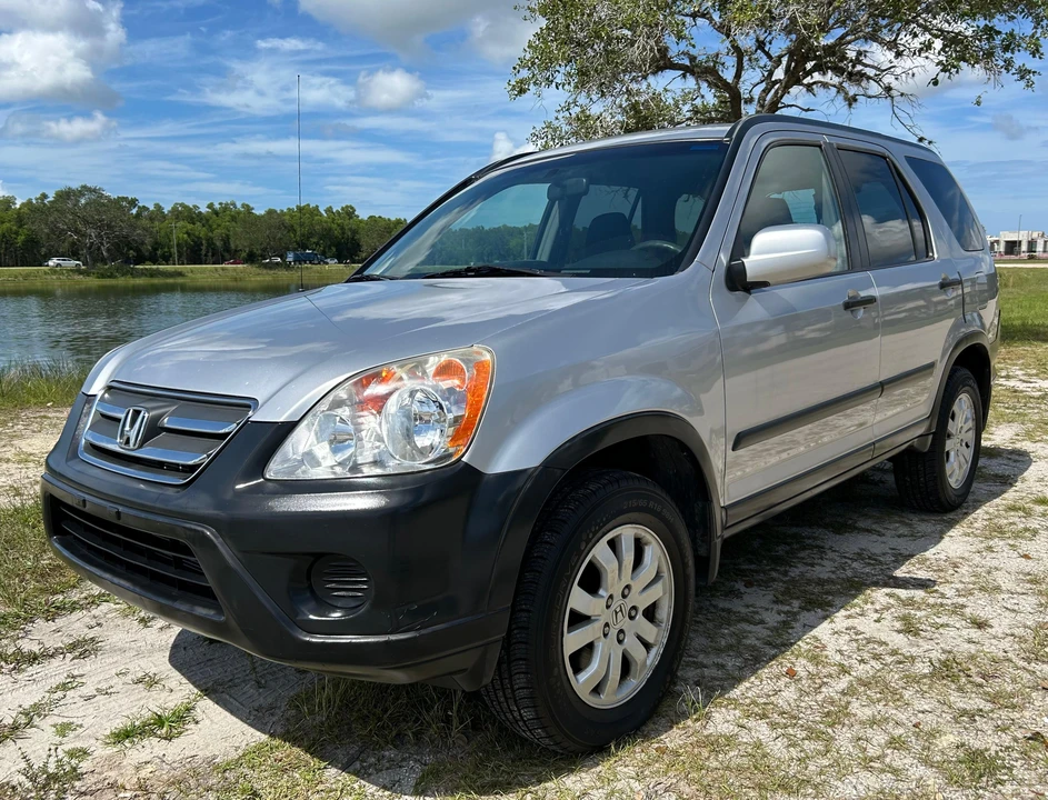 2005 Honda CR-V 2nd Gen - Image 7 of 31