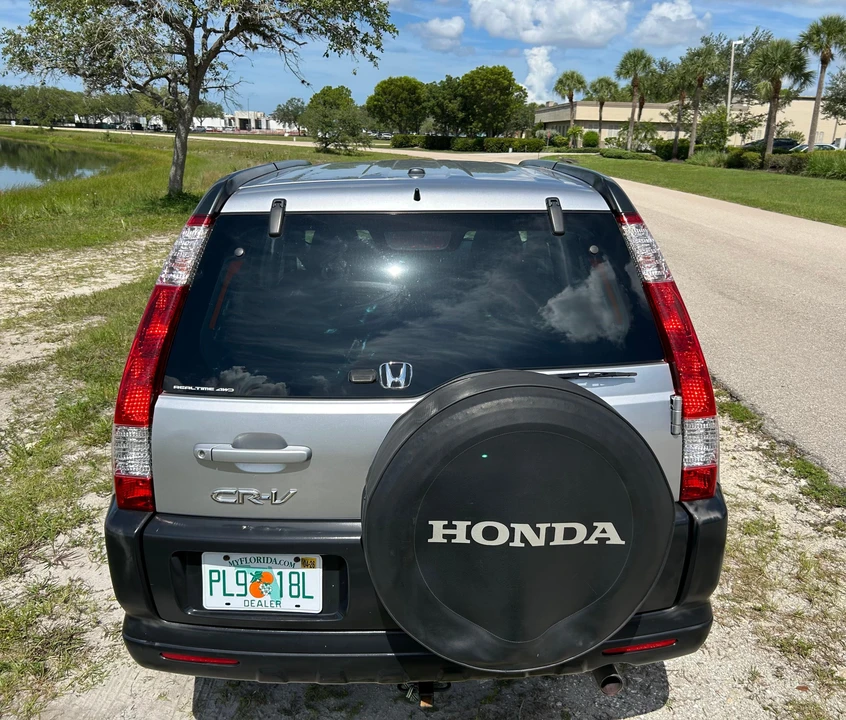 2005 Honda CR-V 2nd Gen - Image 9 of 31
