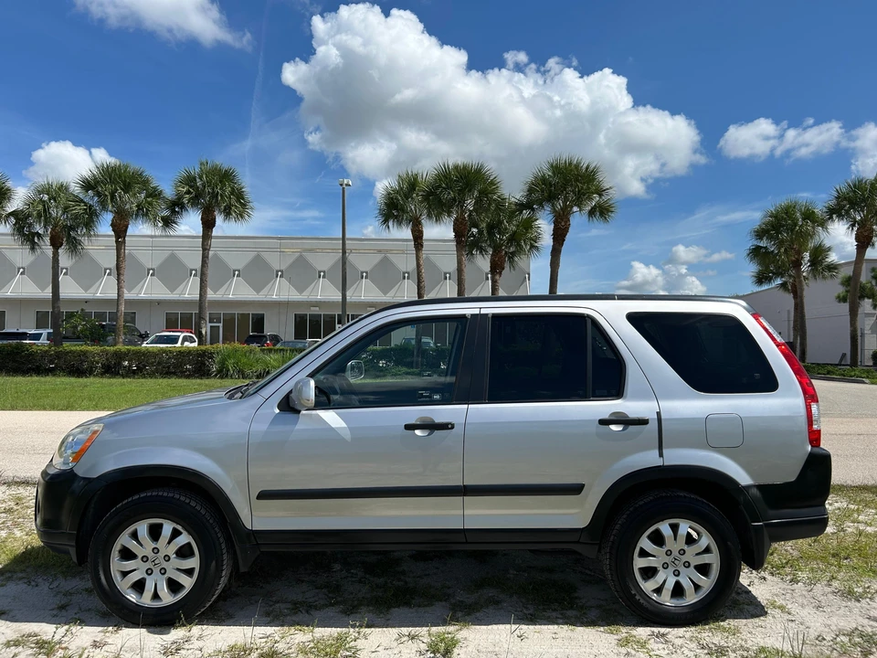 2005 Honda CR-V 2nd Gen - Image 8 of 31