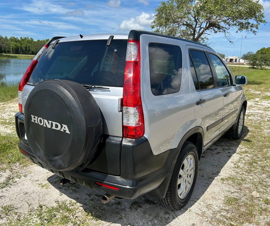 2005 Honda CR-V 2nd Gen - Image 10 of 31