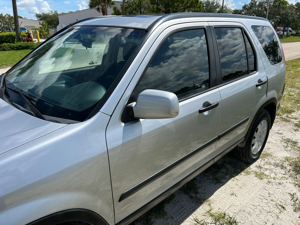 2005 Honda CR-V 2nd Gen - Image 14 of 31