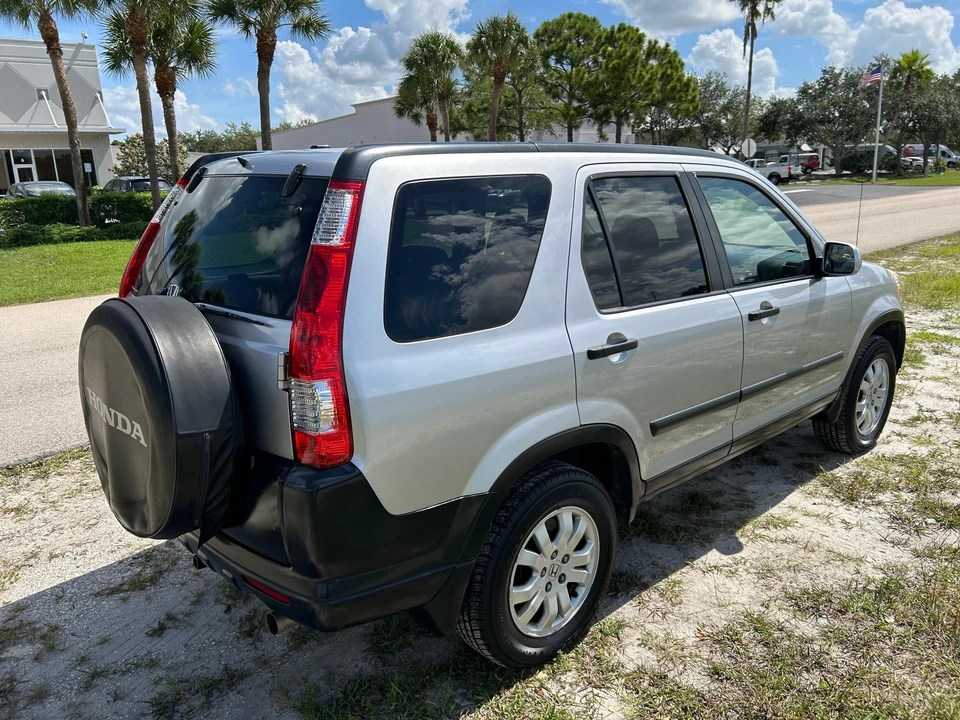 2005 Honda CR-V 2nd Gen - Image 11 of 31