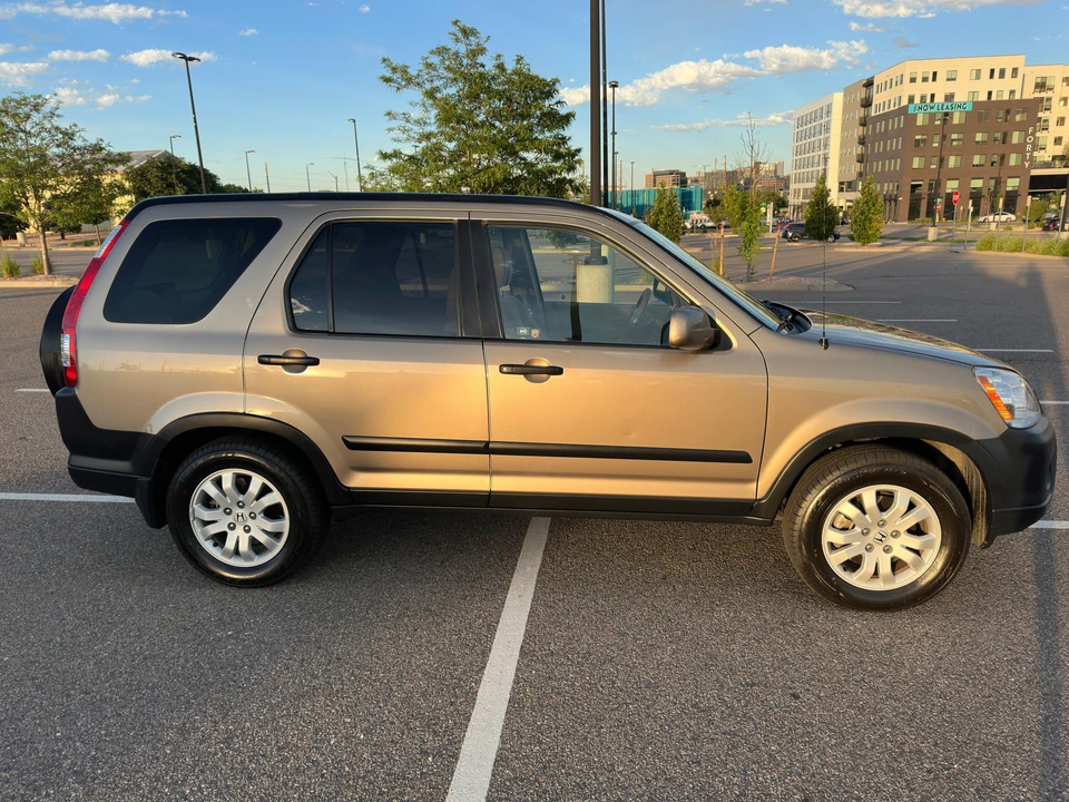 2005 Honda CR-V 2nd Gen - Image 12 of 31