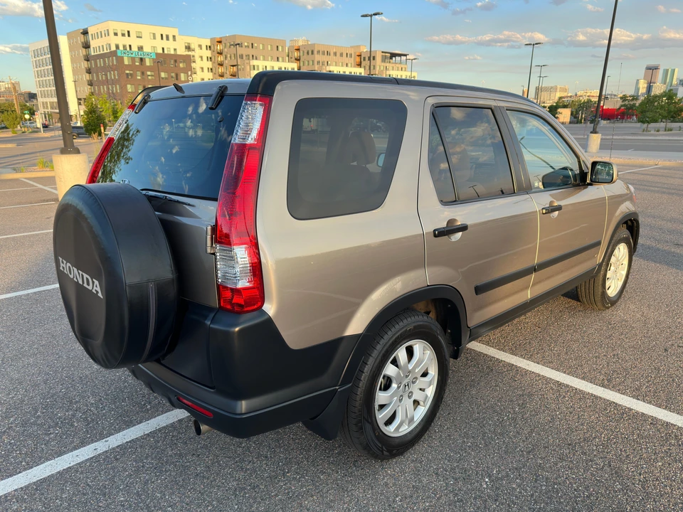 2005 Honda CR-V 2nd Gen - Image 11 of 31
