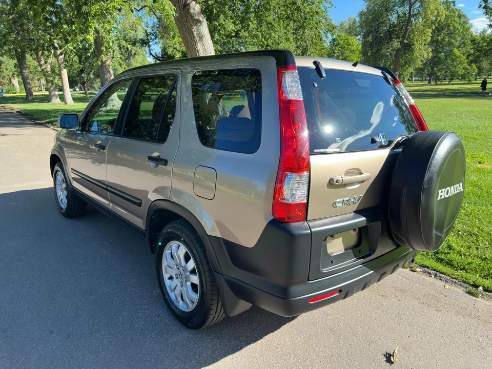 2005 Honda CR-V 2nd Gen - Image 10 of 31