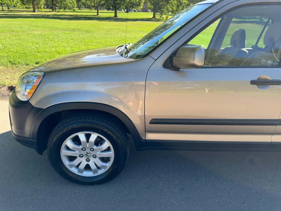 2005 Honda CR-V 2nd Gen - Image 19 of 31