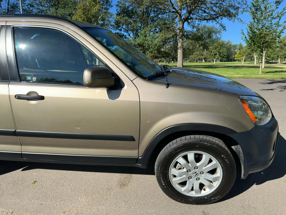 2005 Honda CR-V 2nd Gen - Image 28 of 31