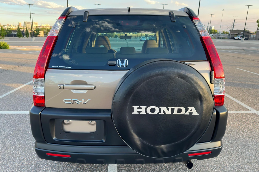 2005 Honda CR-V 2nd Gen - Image 5 of 31