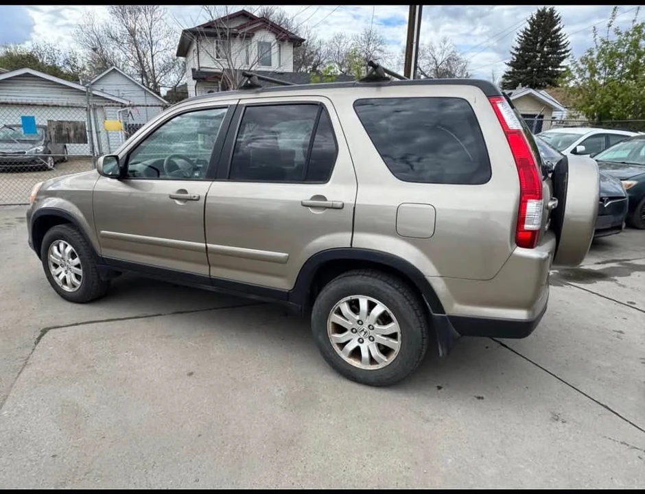 2005 Honda CR-V 2nd Gen - Image 10 of 20