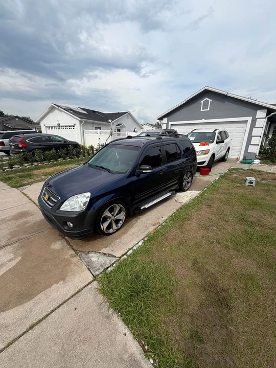 2005 Honda CR-V 2nd Gen - Image 2 of 4