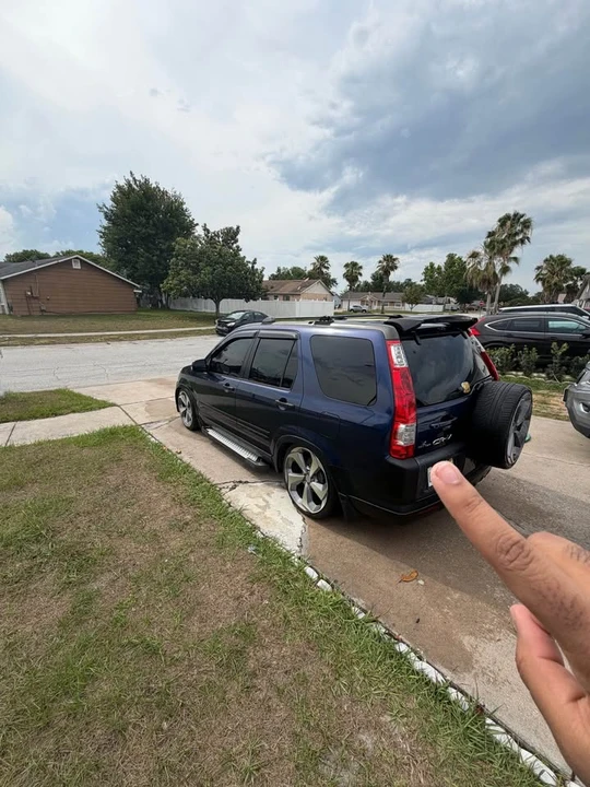 2005 Honda CR-V 2nd Gen - Image 3 of 4