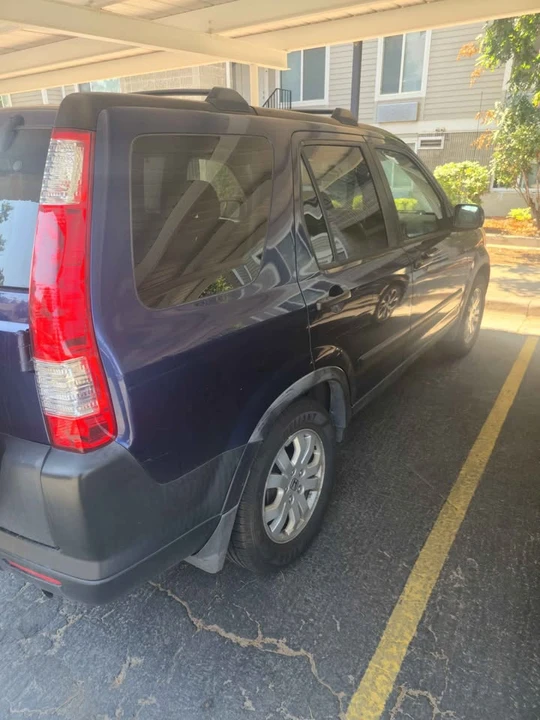 2005 Honda CR-V 2nd Gen - Image 3 of 8