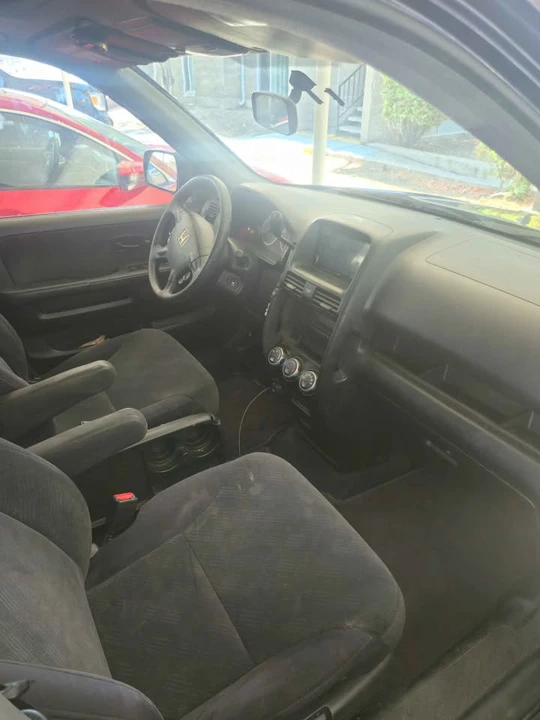 2005 Honda CR-V 2nd Gen - Image 4 of 8