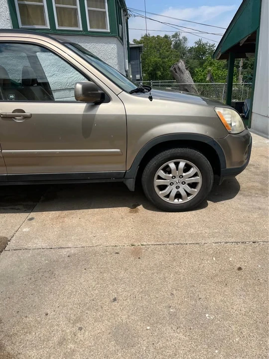 2005 Honda CR-V 2nd Gen - Image 8 of 9