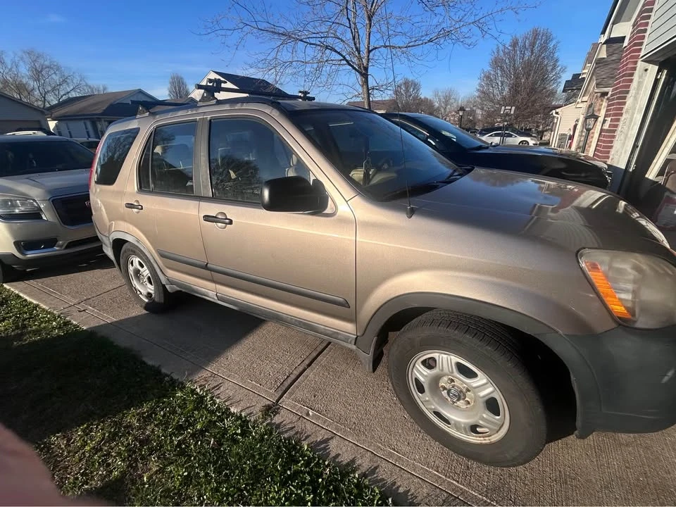 2005 Honda CR-V 2nd Gen - Image 2 of 5
