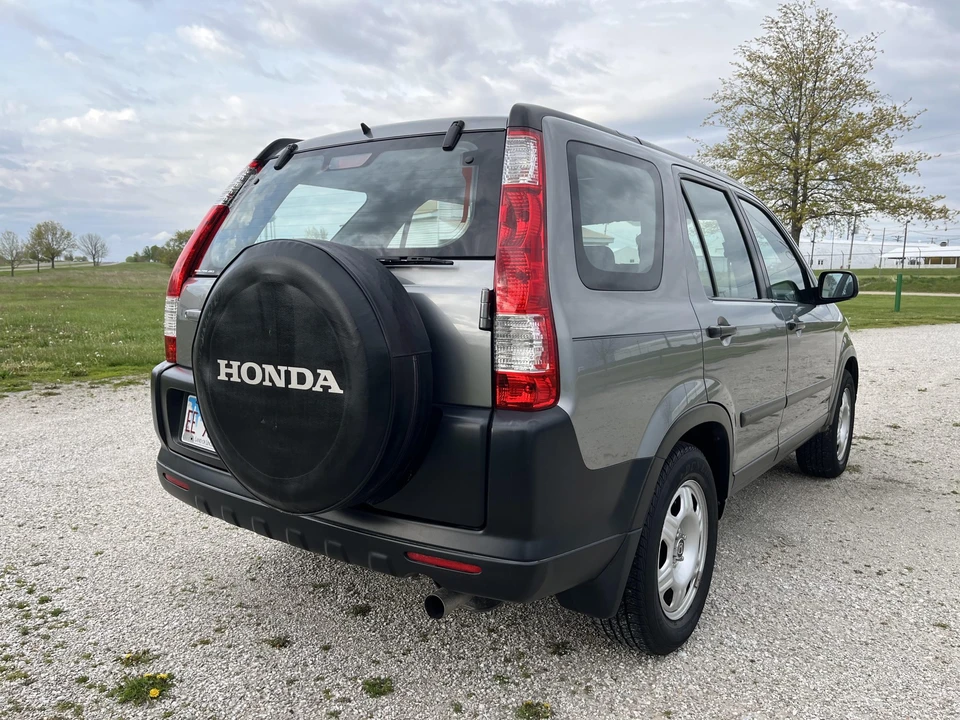 2005 Honda CR-V 2nd Gen - Image 13 of 31