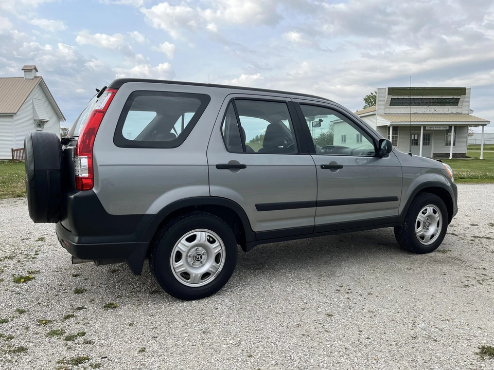 2005 Honda CR-V 2nd Gen - Image 11 of 31