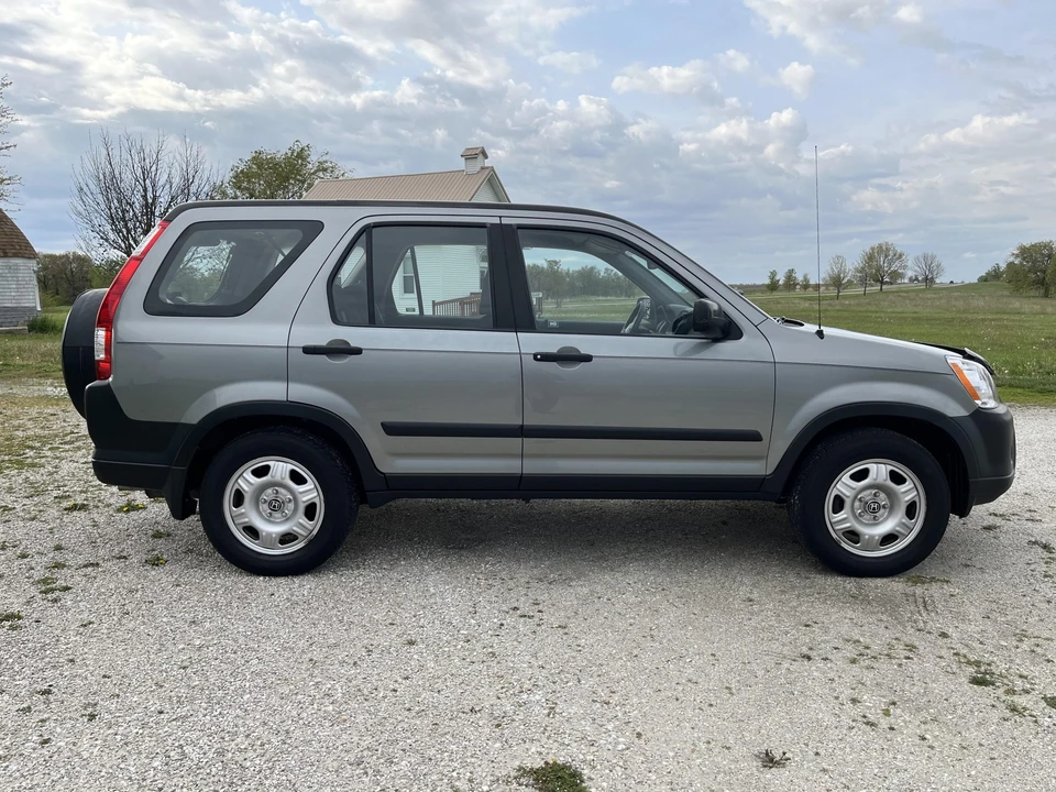 2005 Honda CR-V 2nd Gen - Image 10 of 31