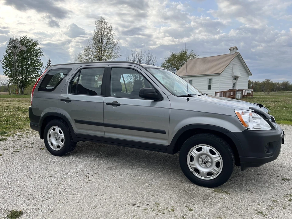 2005 Honda CR-V 2nd Gen - Image 9 of 31