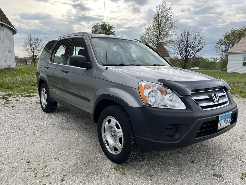 2005 Honda CR-V 2nd Gen - Image 7 of 31