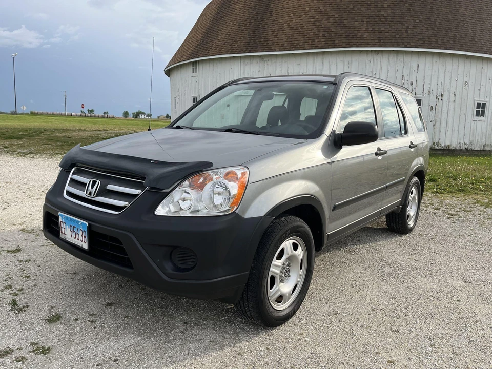 2005 Honda CR-V 2nd Gen - Image 4 of 31