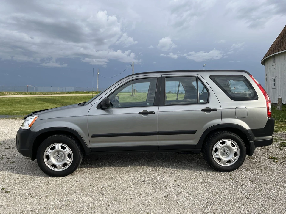 2005 Honda CR-V 2nd Gen - Image 19 of 31