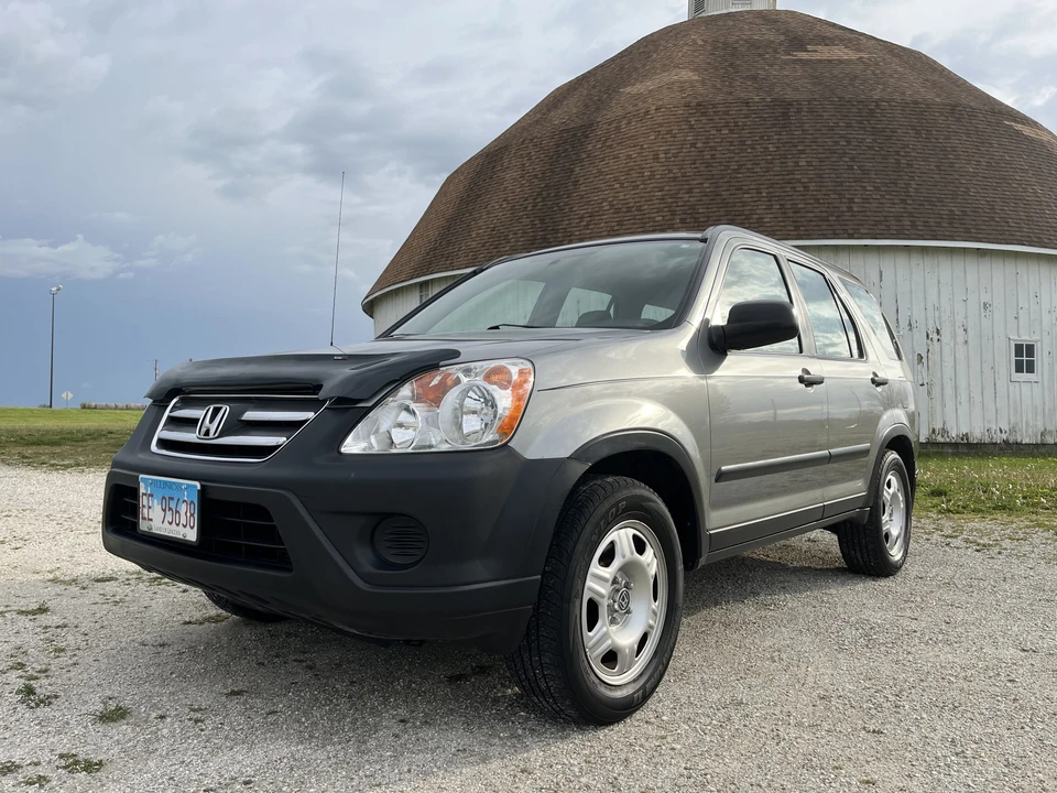 2005 Honda CR-V 2nd Gen - Image 3 of 31