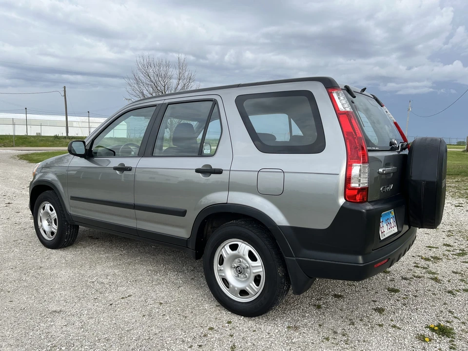 2005 Honda CR-V 2nd Gen - Image 16 of 31