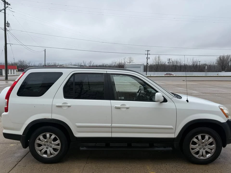 2005 Honda CR-V 2nd Gen - Image 5 of 20