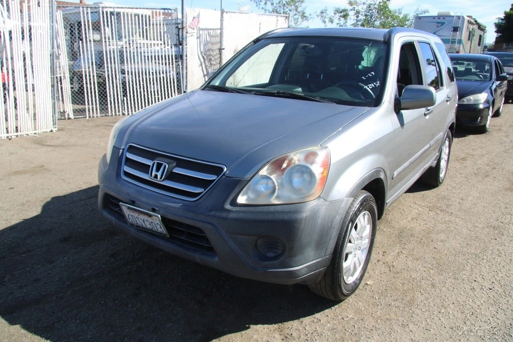 2005 Honda CR-V 2nd Gen - Image 2 of 21