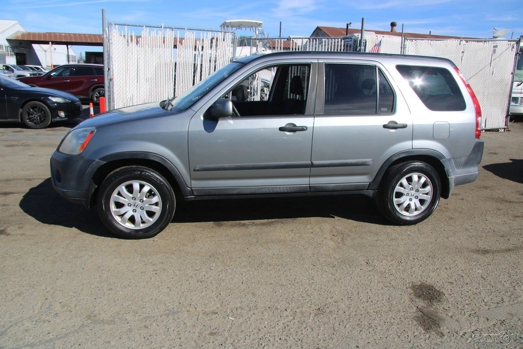 2005 Honda CR-V 2nd Gen - Image 3 of 21