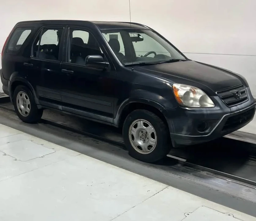 2005 Honda CR-V 2nd Gen - Image 3 of 9