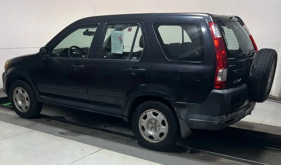 2005 Honda CR-V 2nd Gen - Image 4 of 9