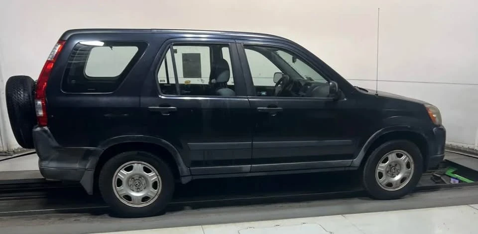 2005 Honda CR-V 2nd Gen - Image 5 of 9