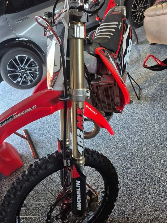 2005 Honda CR - Image 6 of 11