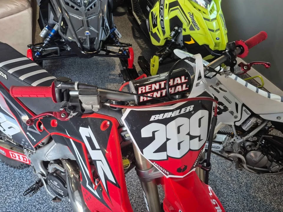 2005 Honda CR - Image 9 of 11