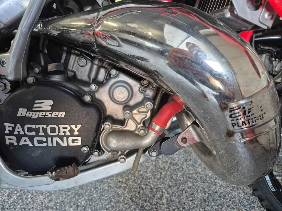 2005 Honda CR - Image 8 of 11