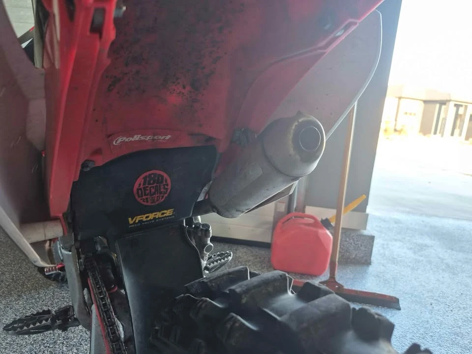 2005 Honda CR - Image 3 of 11