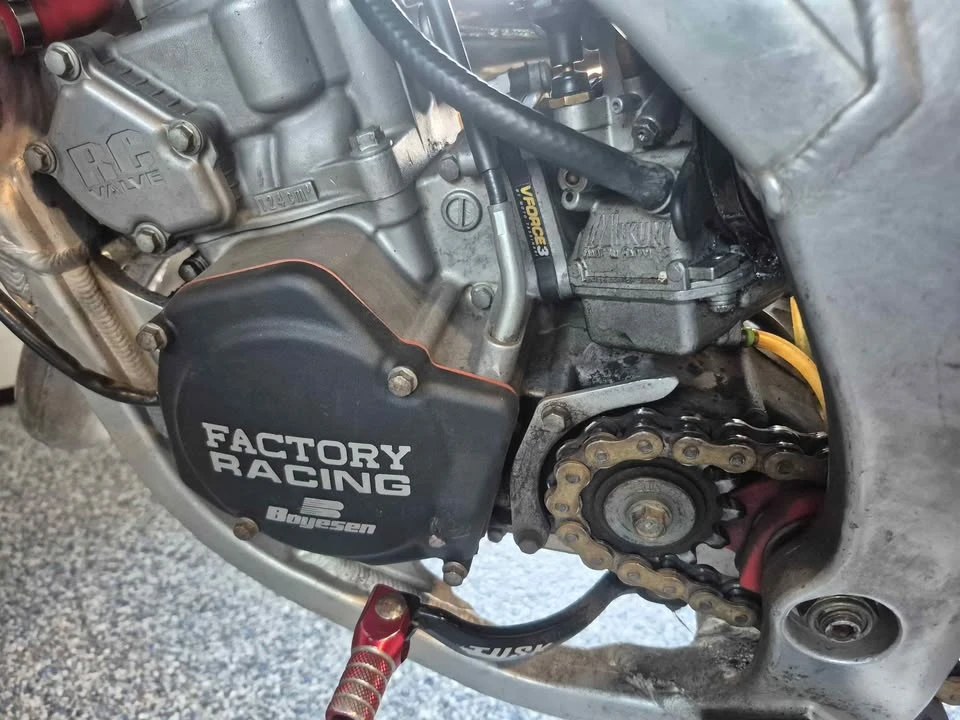 2005 Honda CR - Image 4 of 11