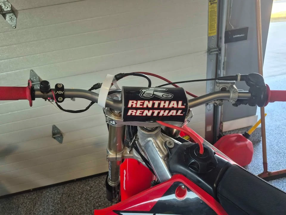 2005 Honda CR - Image 5 of 11