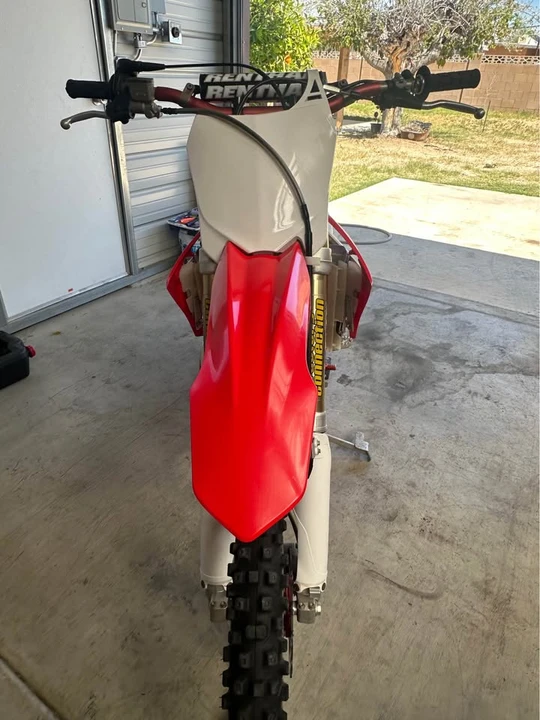 2005 Honda CR - Image 4 of 9