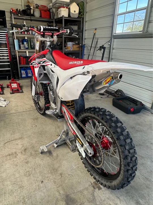 2005 Honda CR - Image 8 of 9