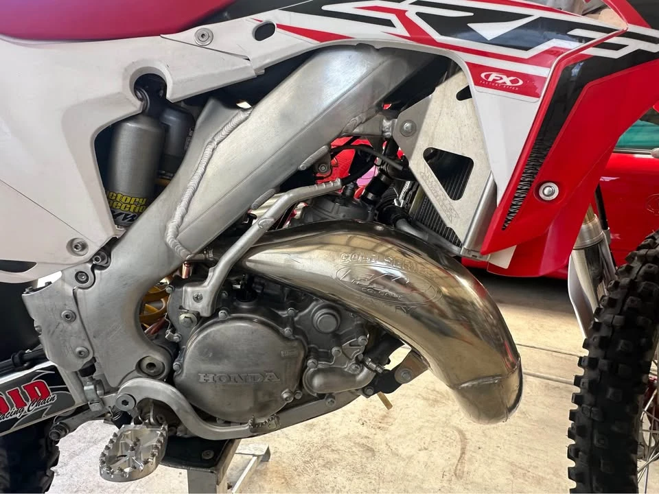 2005 Honda CR - Image 6 of 9
