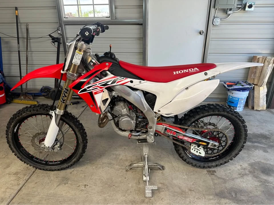 2005 Honda CR - Image 9 of 9