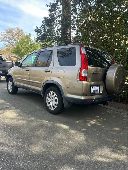 2005 Honda CR-V 2nd Gen - Image 3 of 10