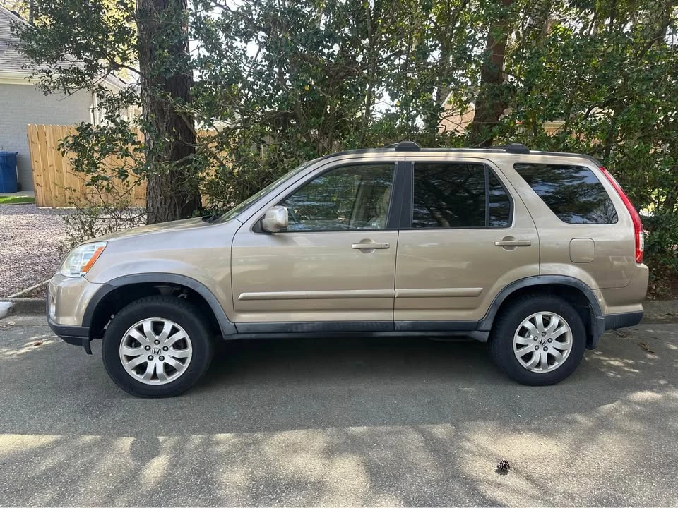 2005 Honda CR-V 2nd Gen - Image 2 of 10