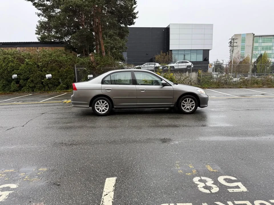 2005 Honda Civic 7th Gen - Image 9 of 17