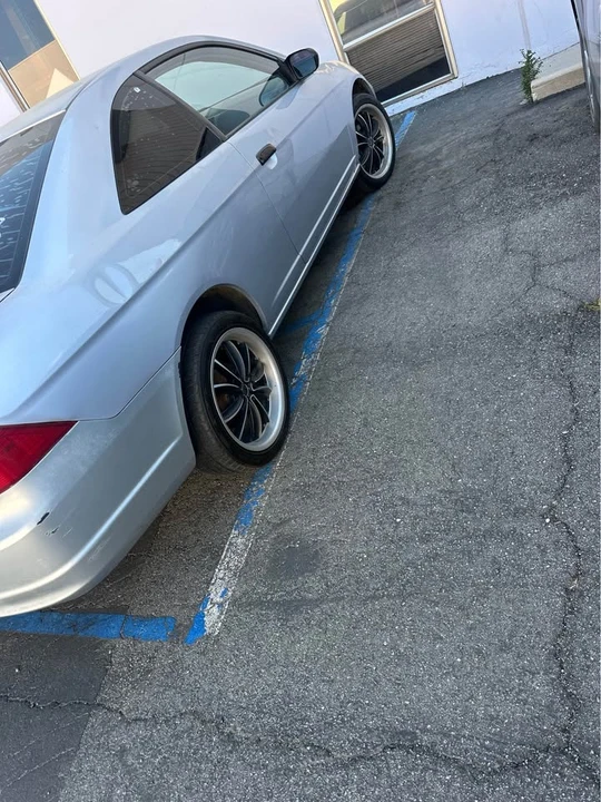 2005 Honda Civic 7th Gen - Image 2 of 3