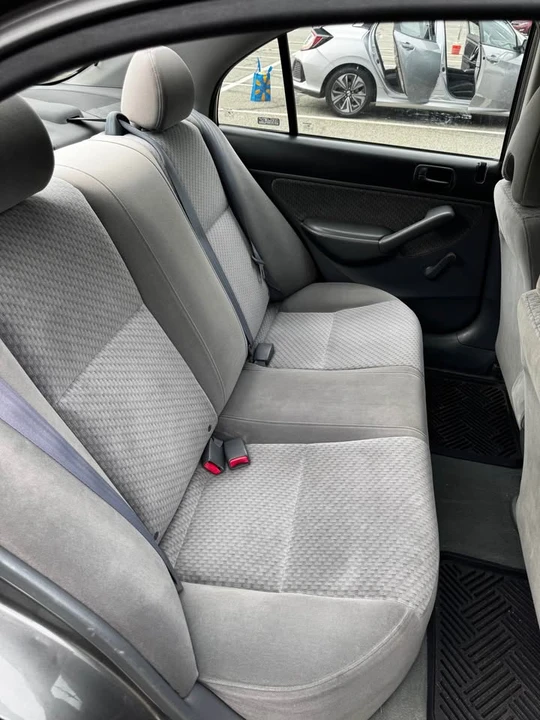 2005 Honda Civic 7th Gen - Image 9 of 15